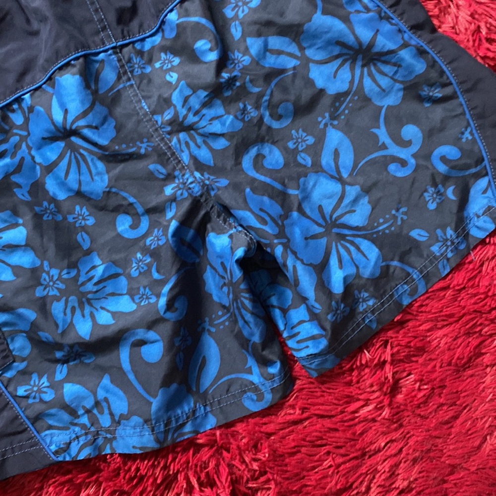 Dark navy hibiscus swim trunks 🌺 - Picture 8 of 11